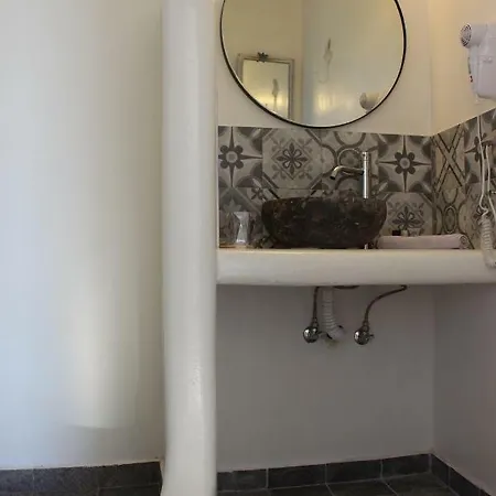 فيلة باراديسيا *